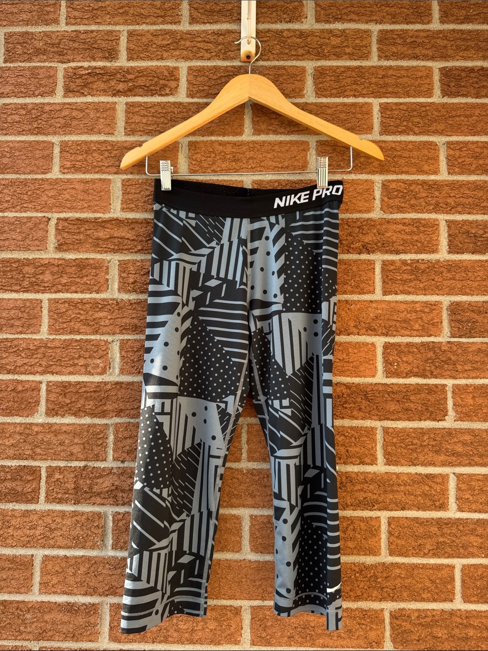 Nike Girls' Black & Gray Geometric Print Leggings